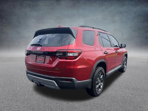 Used 2023 Honda Pilot TrailSport image 5