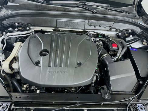 Used 2025 Volvo XC60 B5 Plus image 33