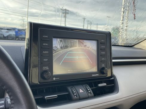 Used 2021 Toyota RAV4 XLE Premium image 16