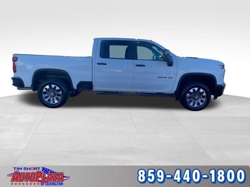 Used 2022 Chevrolet Silverado 2500 Custom w/ Custom Value Package image 5
