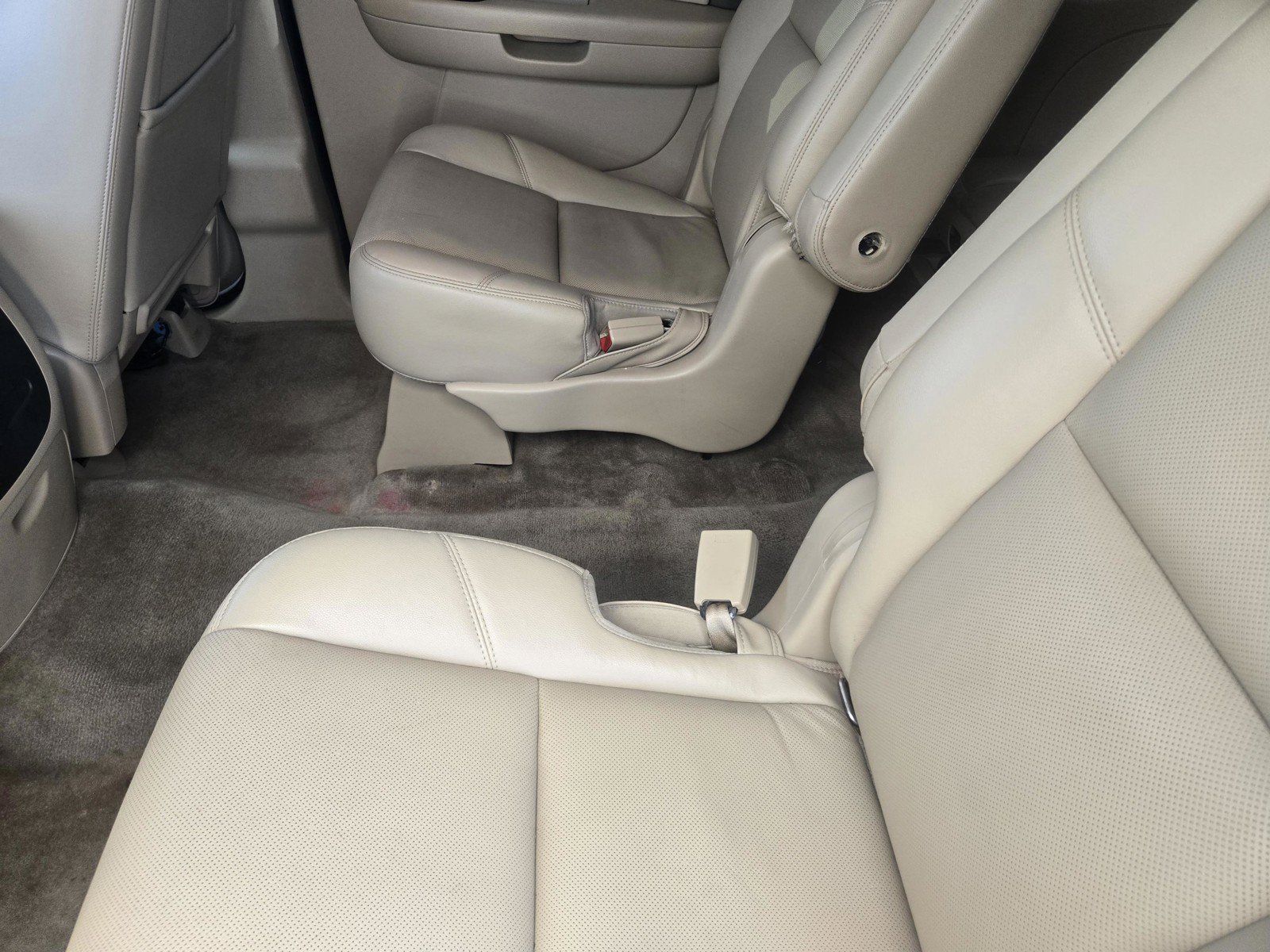 Used 2013 Chevrolet Suburban LTZ RWD image 5