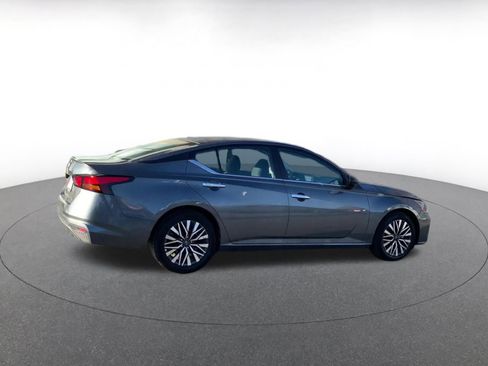 Used 2025 Nissan Altima 2.5 SV image 15