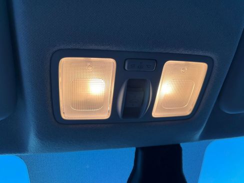 Used 2025 Hyundai Venue SEL FWD image 37
