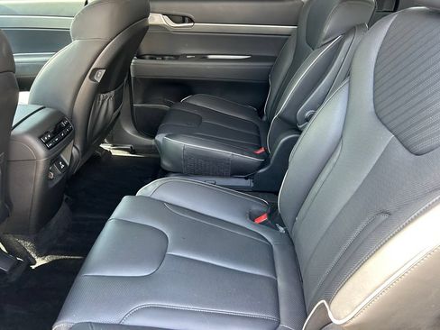 Used 2023 Hyundai Palisade SEL w/ Premium Package FWD image 16