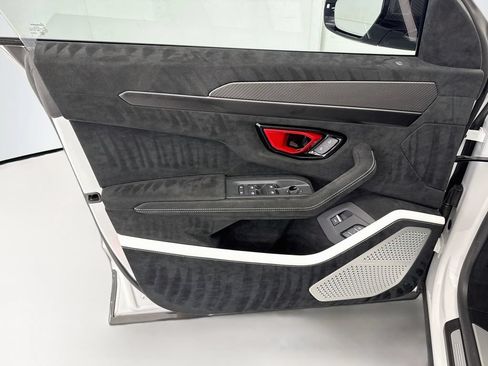Used 2023 Lamborghini Urus Performante AWD/4WD image 23