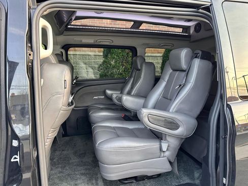 Used 2018 Mercedes-Benz Metris Passenger image 17