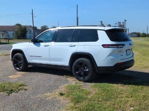 Used 2023 Jeep Grand Cherokee L Altitude image 6