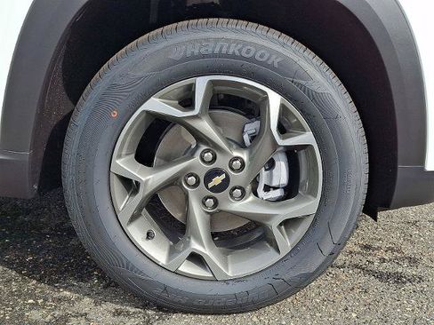 New 2026 Chevrolet Trax LT w/ Driver Confidence Package FWD image 5