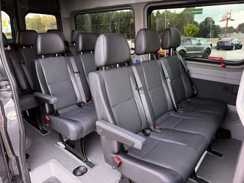 Used 2018 Mercedes-Benz Sprinter 2500 image 17