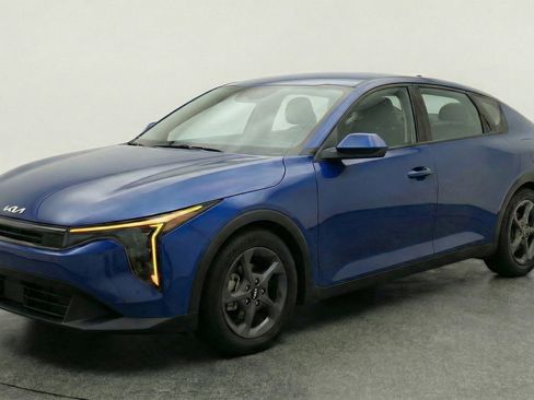 Used 2025 Kia K4 FWD image 3