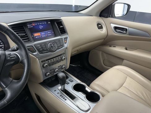Used 2019 Nissan Pathfinder SL w/ Cargo Package image 5