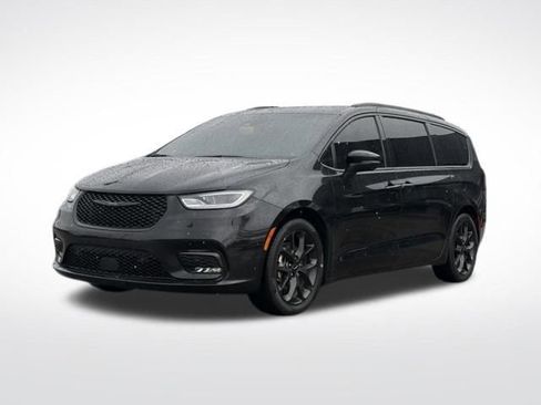 Used 2023 Chrysler Pacifica Touring-L w/ S Appearance Package image 13