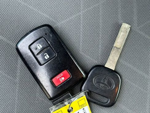 Used 2020 Toyota Tacoma TRD Sport w/ Technology Package image 20