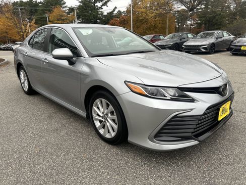 Used 2024 Toyota Camry LE image 3