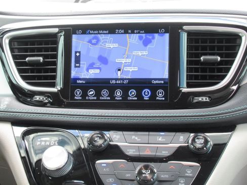 Used 2017 Chrysler Pacifica Platinum FWD image 15