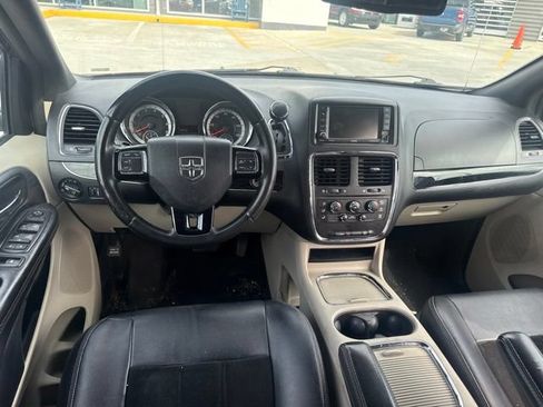 Used 2018 Dodge Grand Caravan SXT FWD image 21