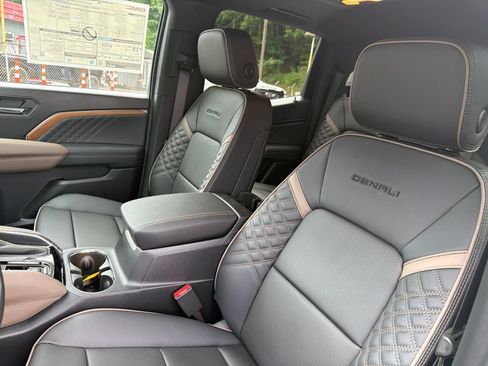 New 2026 GMC Canyon Denali AWD/4WD image 10