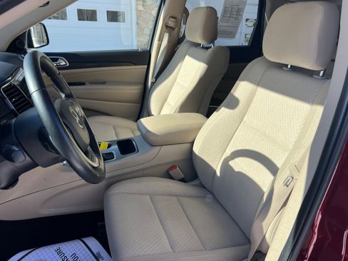 Used 2022 Jeep Grand Cherokee Laredo E w/ Security & Convenience Group image 12