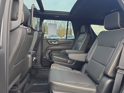 Used 2021 GMC Yukon SLT w/ SLT Premium Package image 19