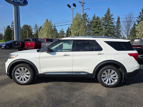 Certified 2022 Ford Explorer Limited w/ Equipment Group 301A AWD/4WD image 3
