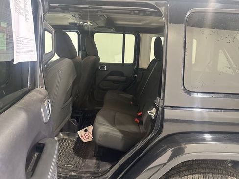 Used 2019 Jeep Wrangler Unlimited Sahara w/ Uconnect 4C Nav & Sound Group AWD/4WD image 9