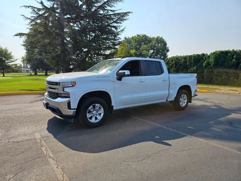 Used 2020 Chevrolet Silverado 1500 LT w/ Remote Start Package image 3