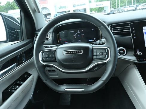 Used 2024 Jeep Wagoneer Series II w/ Flexible Seating Group AWD/4WD image 6