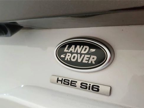 Used 2020 Land Rover Discovery HSE image 16