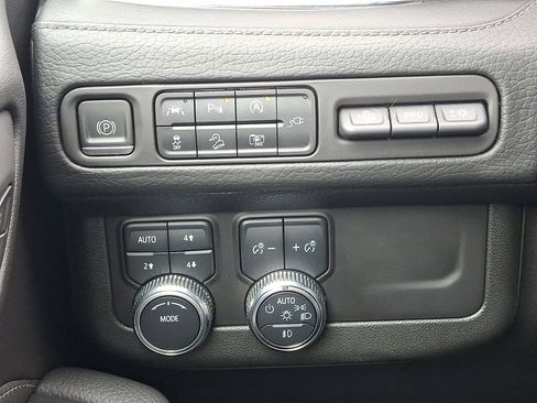 Used 2022 GMC Yukon Denali AWD/4WD image 30
