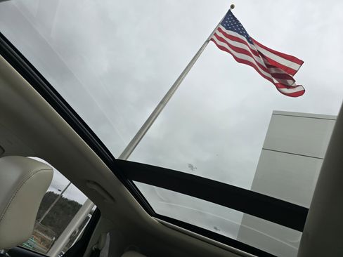 Used 2022 Ford Edge Titanium w/ Class II Trailer Tow Package image 34