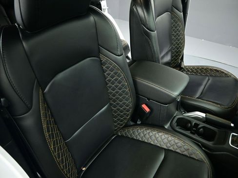 Used 2021 Jeep Wrangler Unlimited Sahara image 30