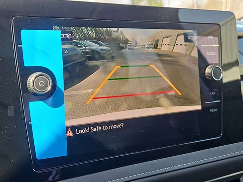 New 2026 Volkswagen Taos SE image 9