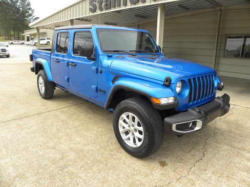 Used 2023 Jeep Gladiator Sport image 4