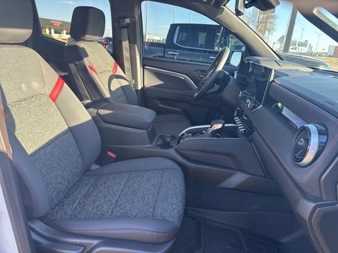 Used 2024 Chevrolet Colorado Z71 w/ Z71 Convenience Package 2 image 19