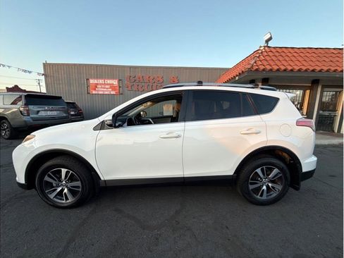 Used 2016 Toyota RAV4 XLE FWD image 2