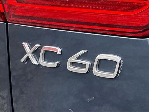 Used 2018 Volvo XC60 T6 Inscription w/ Convenience Package image 33
