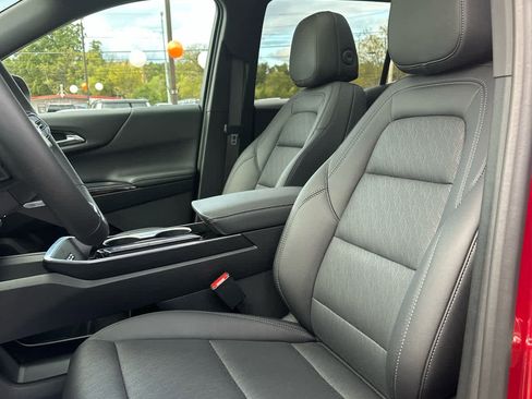 Used 2025 Chevrolet Equinox LT w/ Convenience Package II image 13