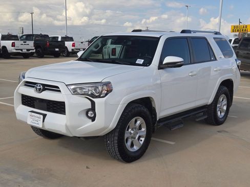 Used 2022 Toyota 4Runner SR5 Premium w/ Moonroof Package AWD/4WD image 8