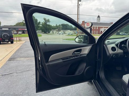 Used 2014 Chevrolet Cruze LT w/ Technology Package FWD image 7