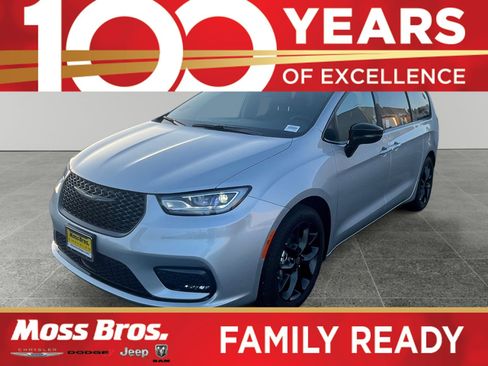 New 2026 Chrysler Pacifica Select image 1