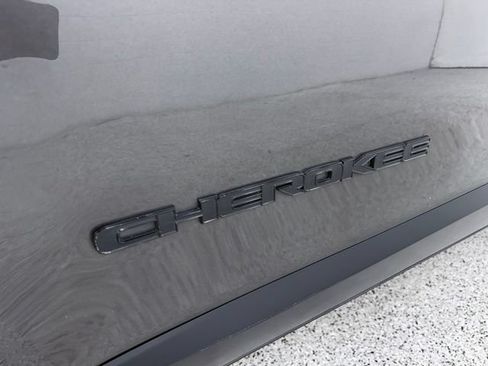 Used 2023 Jeep Cherokee Altitude Lux AWD/4WD image 9