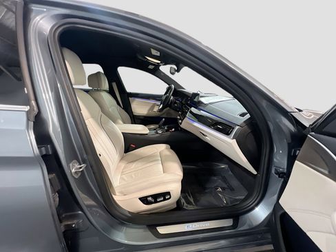 Used 2018 BMW 530e image 23