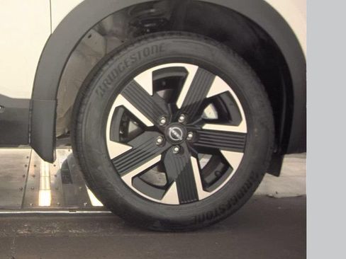 Used 2025 Nissan Kicks SR FWD image 24