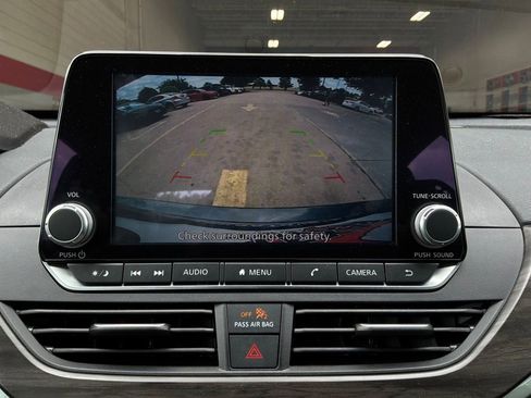 Used 2025 Nissan Altima 2.5 SV FWD image 30