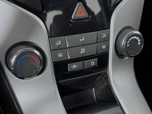 Used 2016 Chevrolet Cruze LT image 15