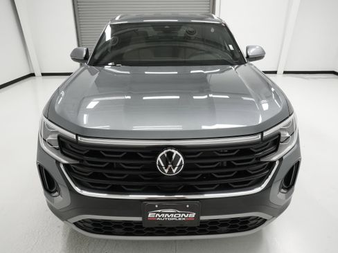 Used 2025 Volkswagen Atlas Cross Sport SE image 2