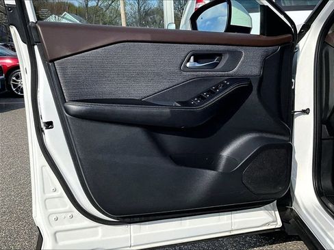 Used 2023 Nissan Rogue SV AWD/4WD image 9