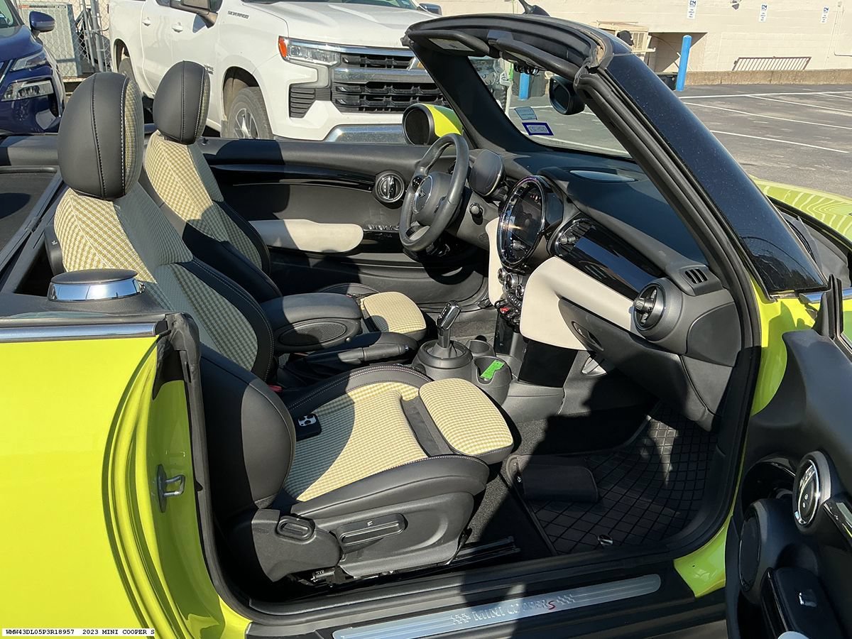 Used 2023 MINI Cooper S w/ Signature Upholstery Package FWD image 9