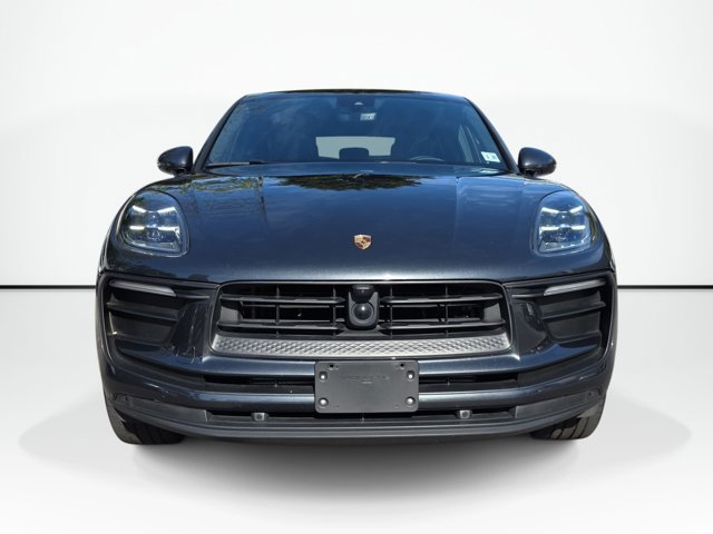 Used 2025 Porsche Macan AWD/4WD image 2