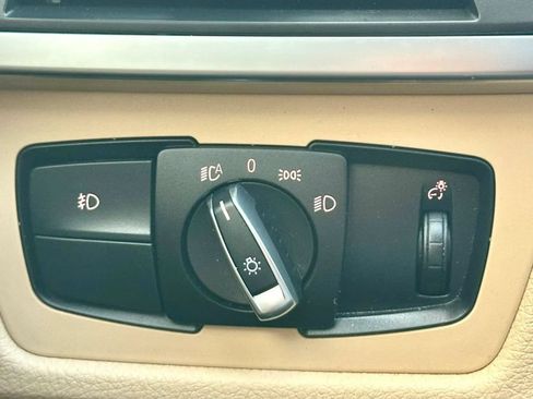 Used 2017 BMW 320i xDrive Sedan AWD/4WD image 31